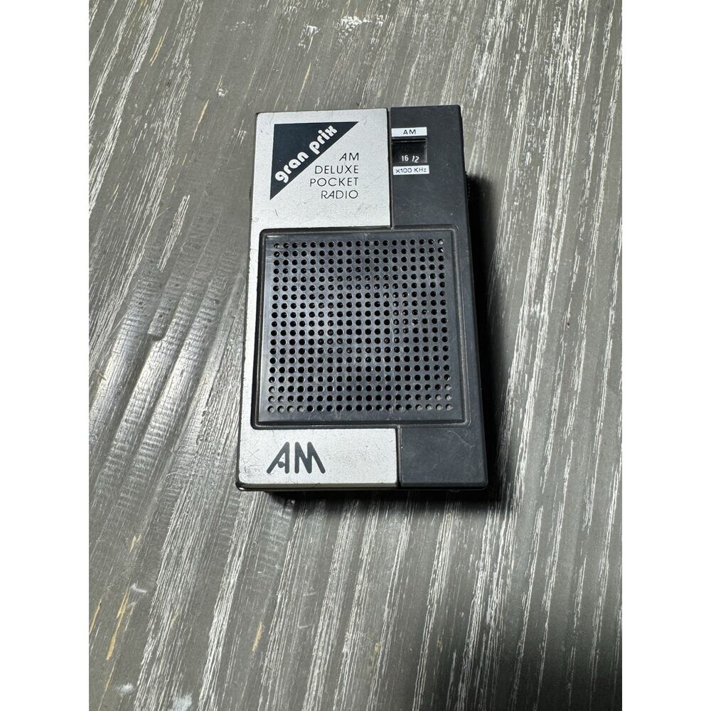 TESTED Vintage Gran Prix A100 AM Deluxe Pocket Radio Black DC9V Music Clip